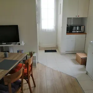 Petite Maisonnette Atypique Et Son Jardinet France